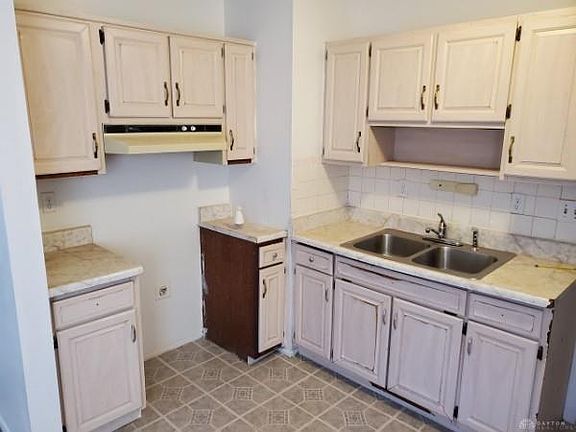 4th image of 1034 Dennison Ave