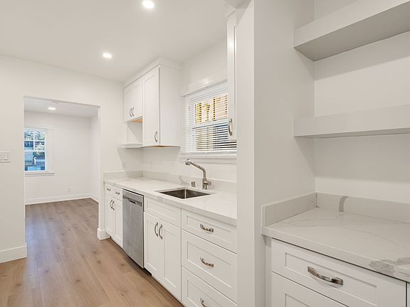 3rd image of 262 Everett Ave