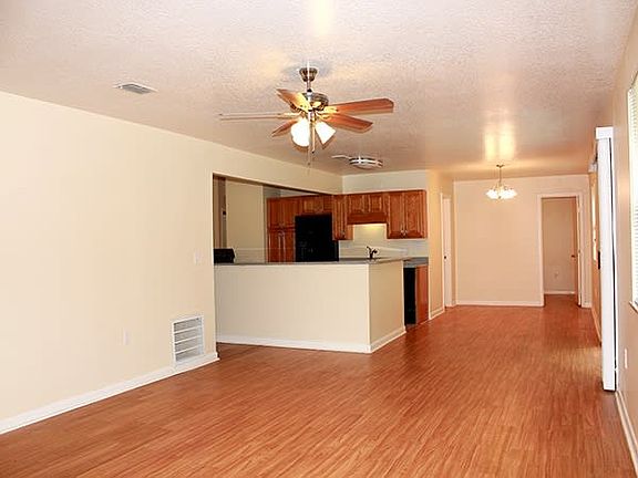 3rd image of 3345 Bradford Ave