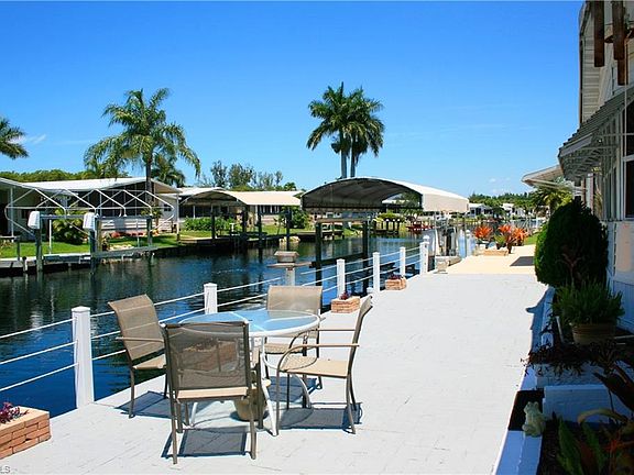2nd image of 4996 Gulfgate Ln
