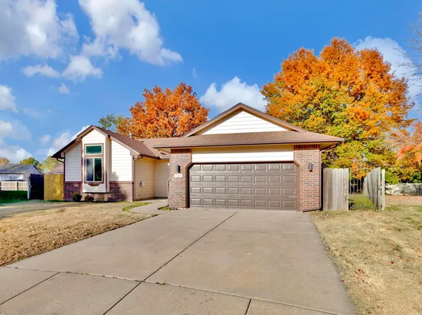 1114 N Manchester Ct, Wichita, KS 67212