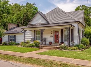 200 W 9th St, Bonham, TX 75418