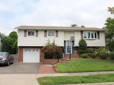 215 N Syracuse Avenue, Massapequa, NY, 11758