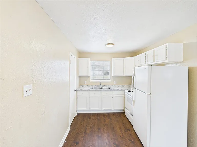 2411 Jaguar Dr #D — Photo 4