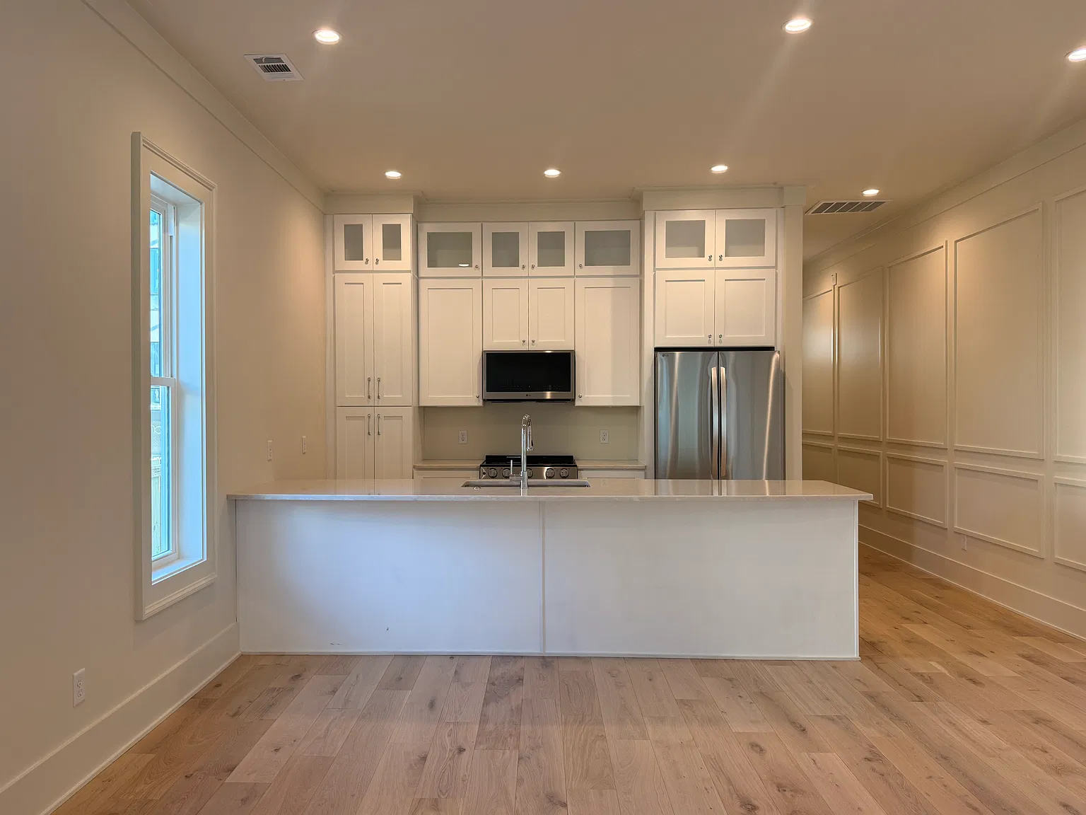 3 bed, 2.5 bath, 1850 sqft, $3,750 — Photo 2