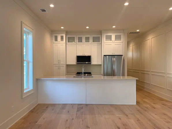 13 W 45th St, Savannah, GA 31405