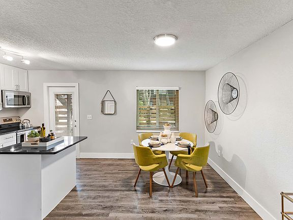 3rd image of 1711 Semoran North Cir #4