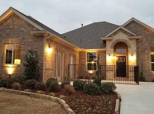 523 Golden Bell Dr, Glenn Heights, TX 75154
