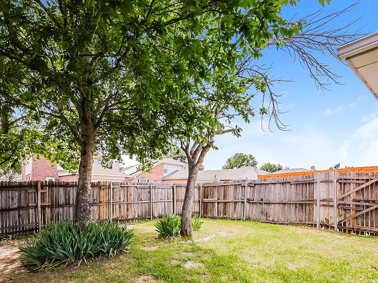 2268 Bresee Dr — Photo 16