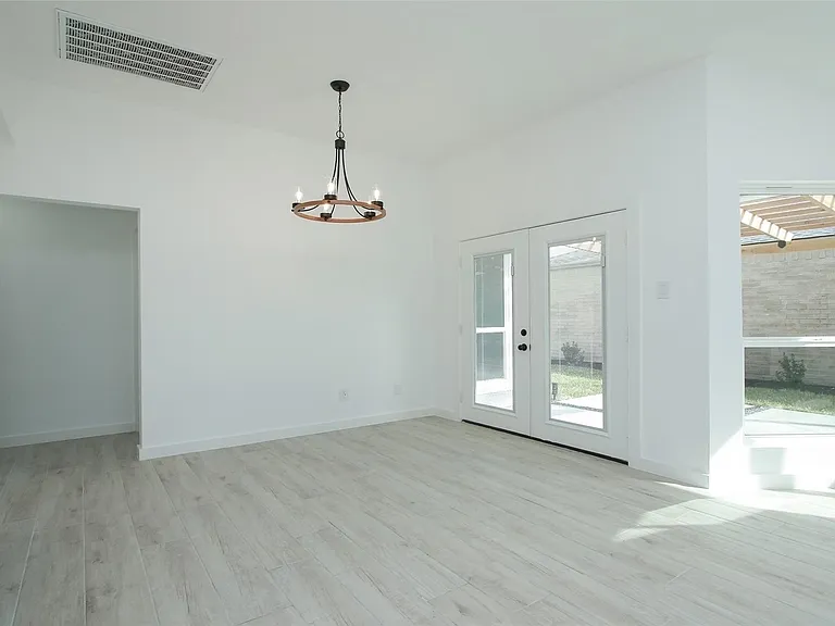 8518 Furlong Ln — Photo 11