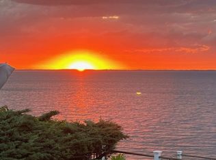 13 Oakhurst Rd, Hampton Bays, NY 11946