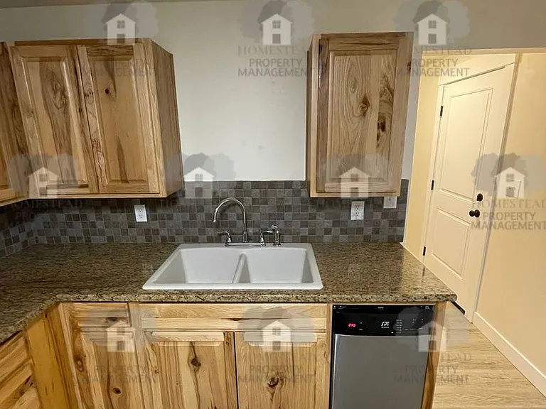 425 S 8th St — Photo 10