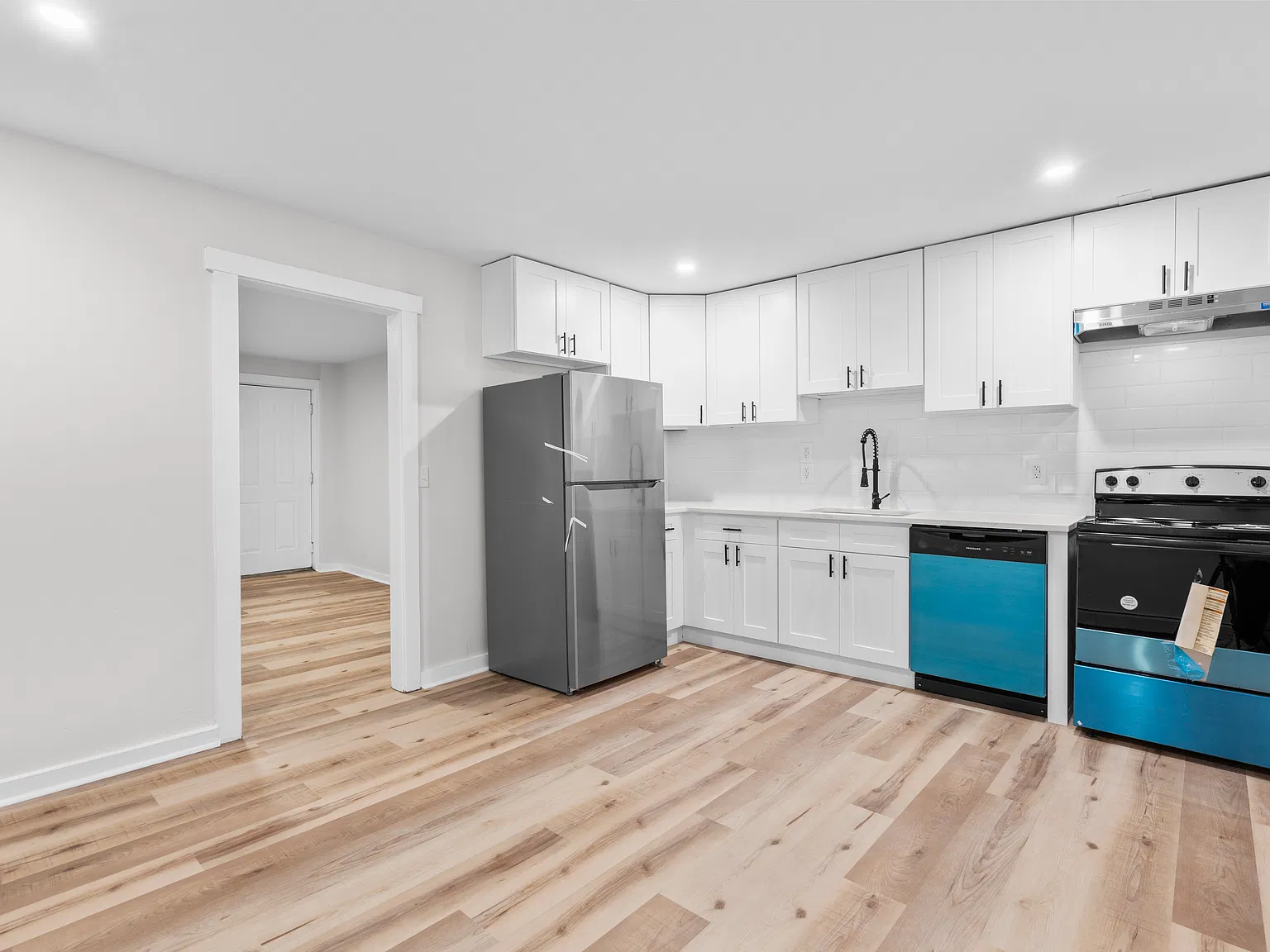 137 W Main St — Photo 2