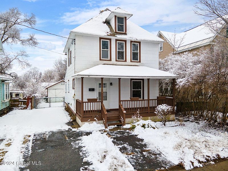 2nd image of 862 Thompson Street