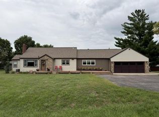1990 River Rd, Windom, MN 56101