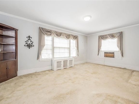 4th image of 183 Park Ave E