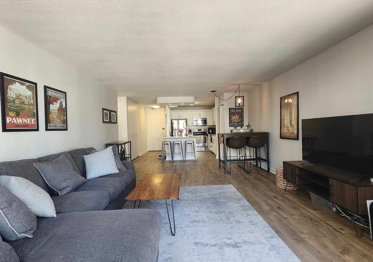 1 bed, 890 sqft, $2,700 — Photo 2