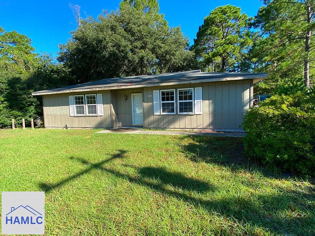 3 bed, 1.5 bath, 1130 sqft, $1,350 — Photo 1