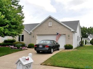 7454 Wicklow Woods Dr, Sylvania, OH 43560
