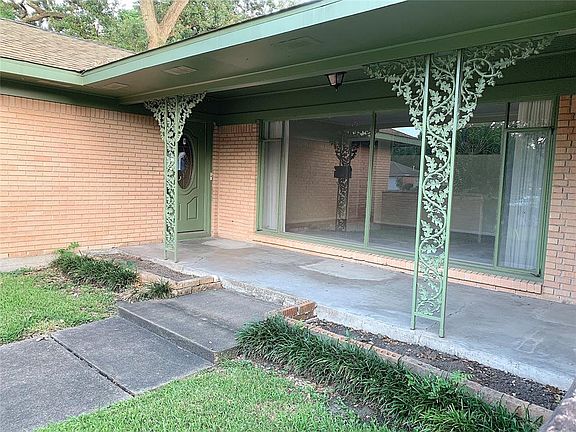 Inviting large covered front porch will welcome your guests!