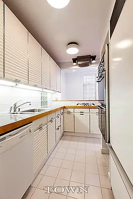 Rented by Town Residential | media 32