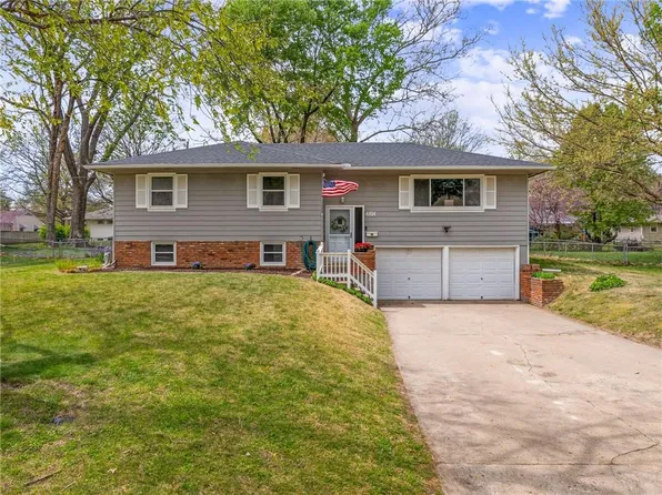 4814 Stearns Ln, Shawnee, KS 66203