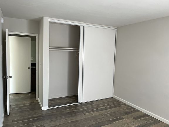 4th image of 14426 Addison St #21B