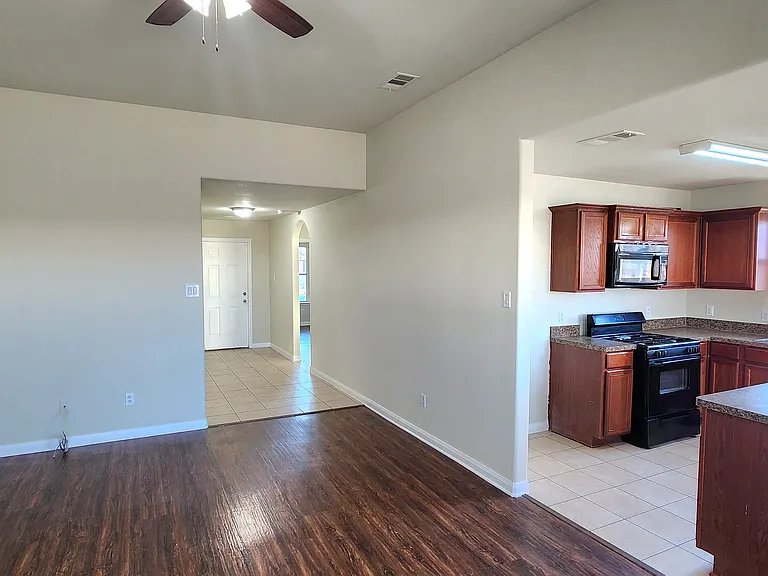 712 Lazy Crest Dr — Photo 4