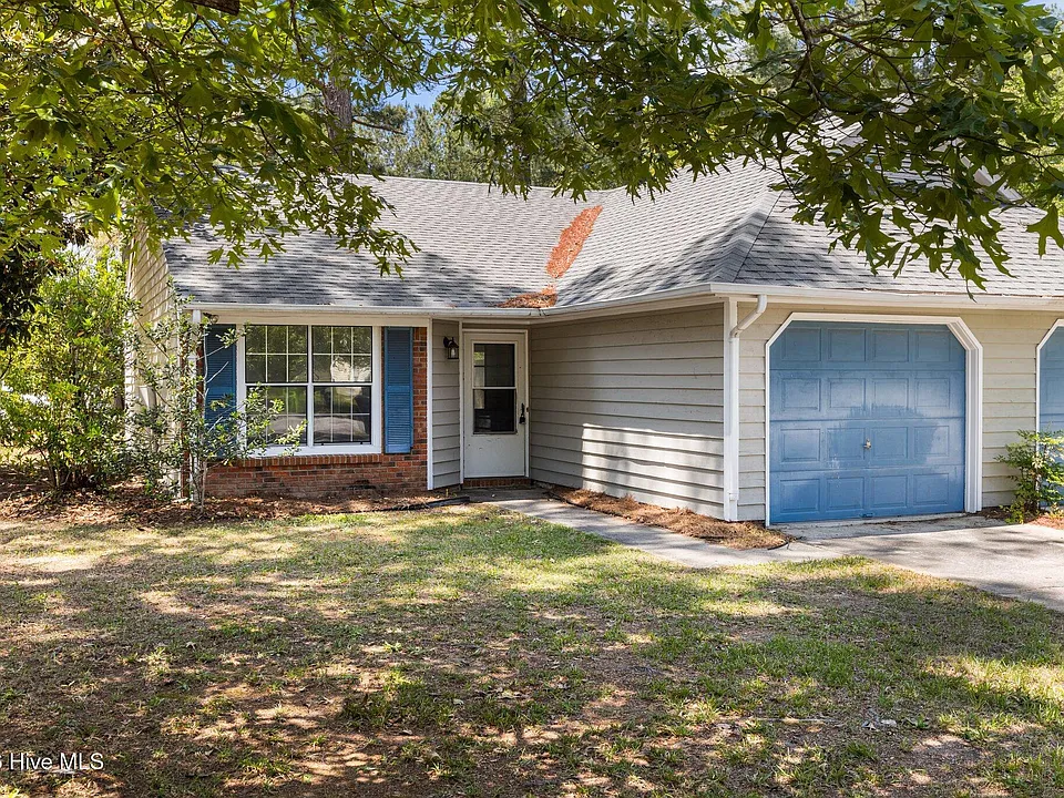 1501 Fairfax Ln