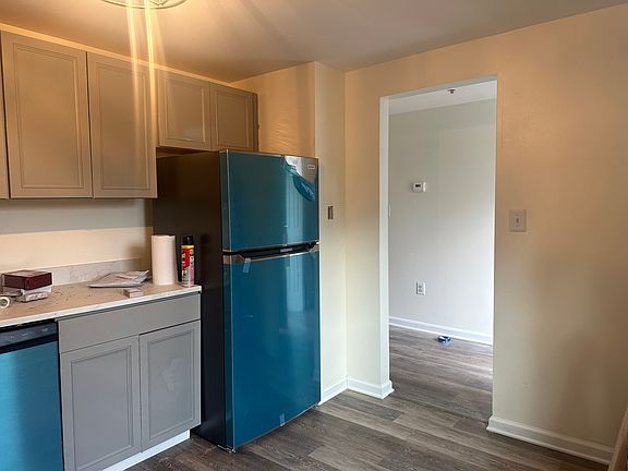 Kitchen - alternate view