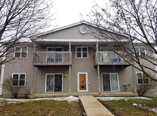 2046 Cliff Alex Ct S APT 2, Waukesha, WI 53189