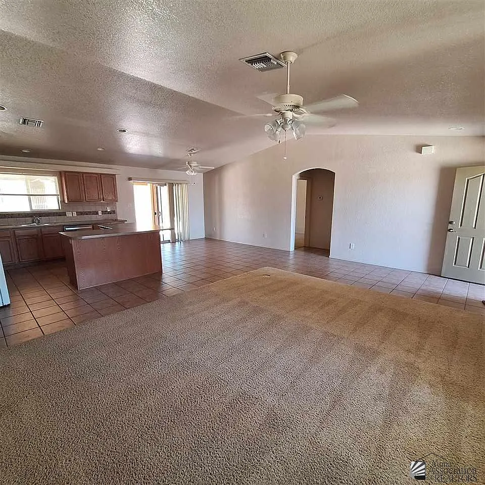 3 bed, 2.0 bath, 1571 sqft, $1,550 — Photo 3