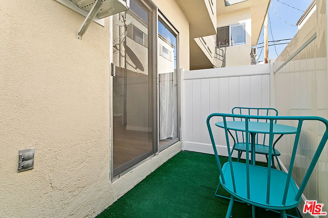 3 bed, 2.0 bath, 1400 sqft, $4,650 — Photo 4