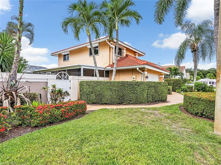1256 Naples Lake Dr — Photo 3
