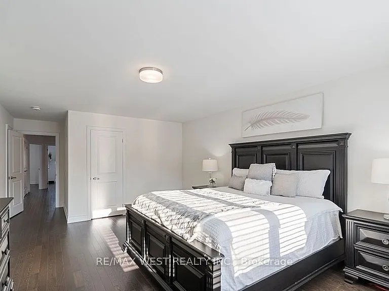 2132 Wilson St — Photo 12