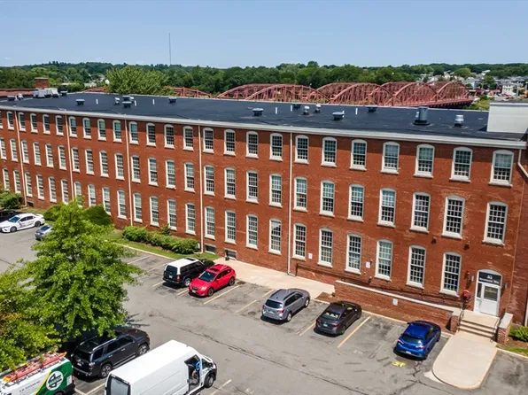 35 Riverwalk Way #R201, Lowell, MA 01854