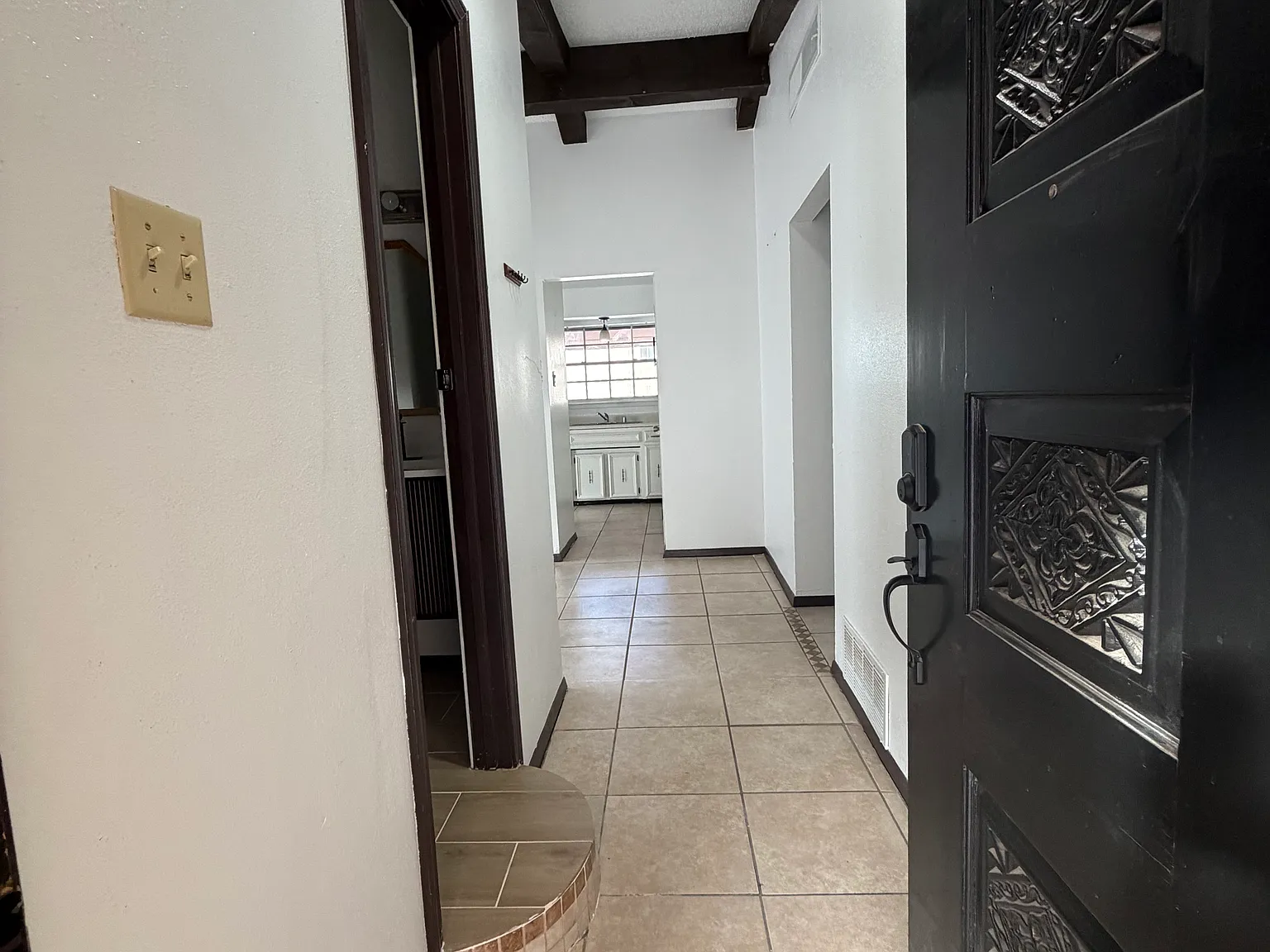 217 E Castellano Dr — Photo 3