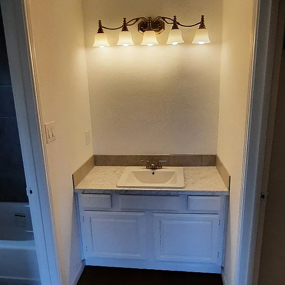 209 Basswood St — Photo 14