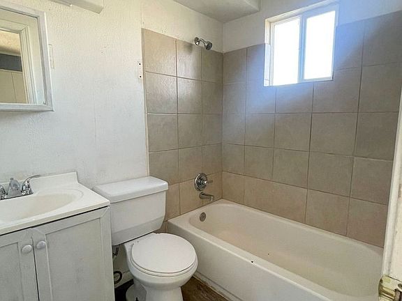 4th image of 909 S Jackson St #10235514