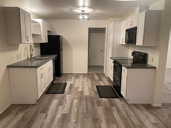3rd image of 2344 W Newton St APT 1