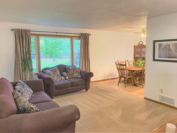 4th image of 1349 Carriage Hills Dr S