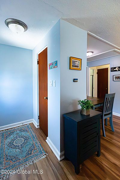 3rd image of 327 Hampton Avenue
