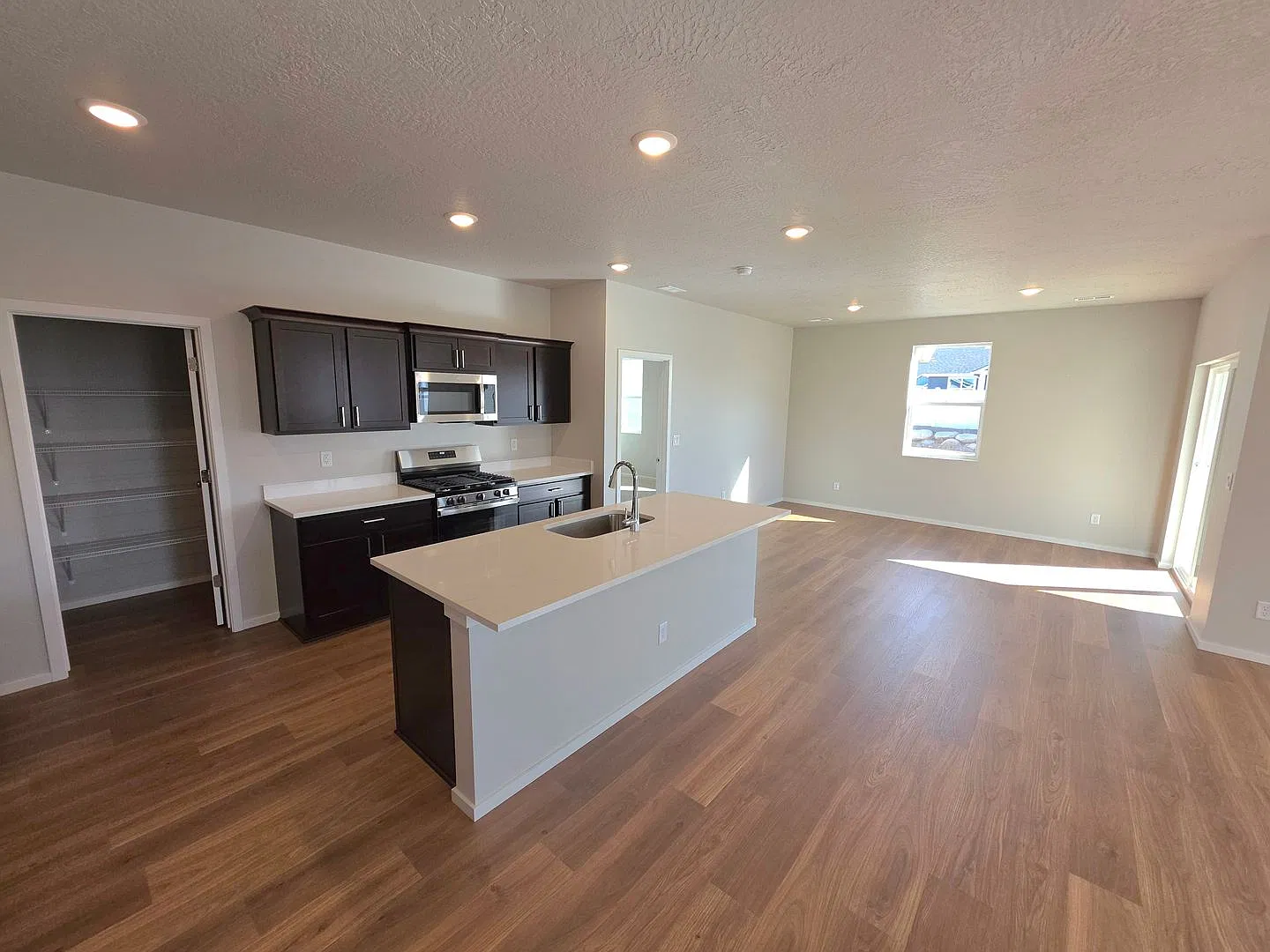Brand New Single-Story 4 Bedroom Home with 2-Car Garage + Detached 2-Car Workshop — Photo 2