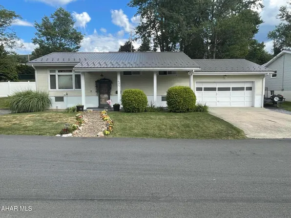 527 E Caroline Ave, Altoona, PA 16602