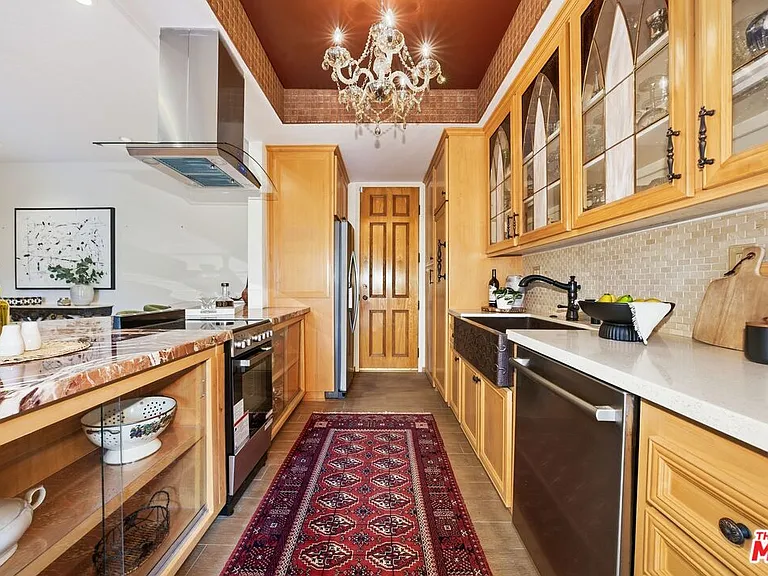 612 S Barrington Ave #213 — Photo 9