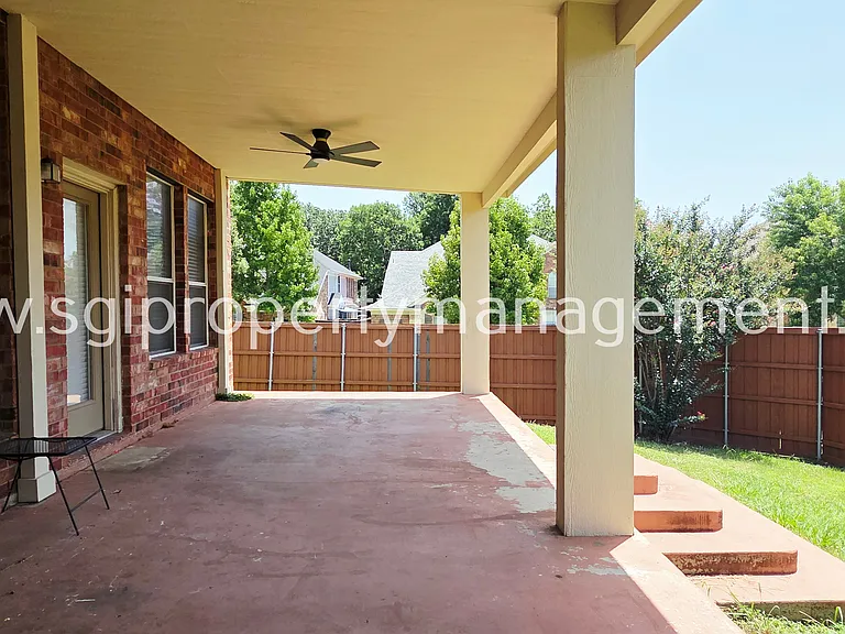 1902 Smoke Tree Trl — Photo 33