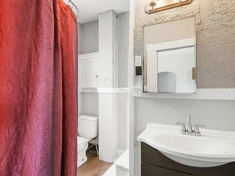 511 W Schirmer St #2F — Photo 5