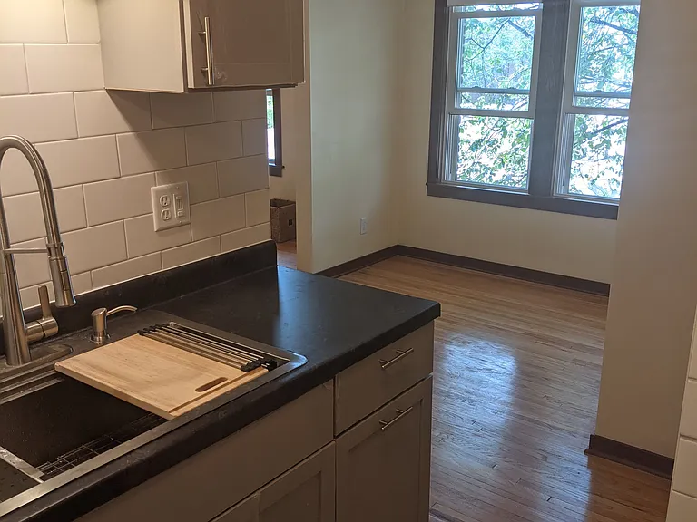2733 Girard Ave S #303 — Photo 2