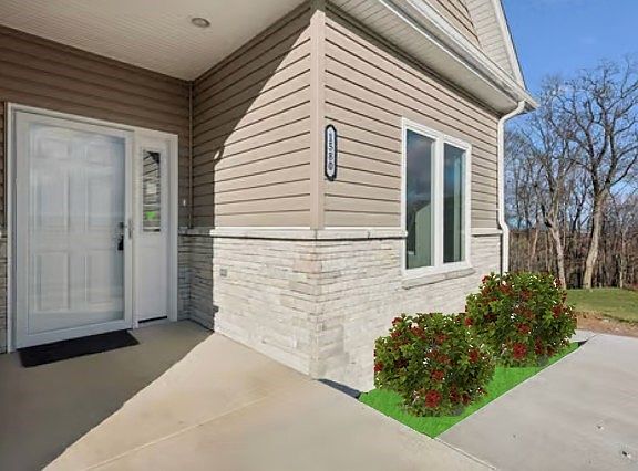 2nd image of 1580 Lois Rd