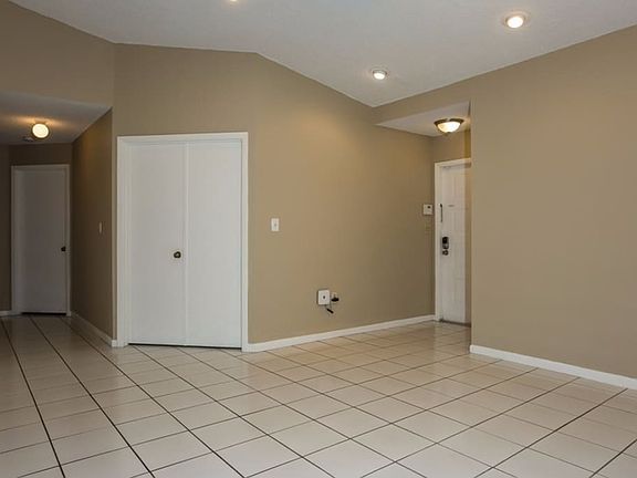 5th image of 511 Danville Ter